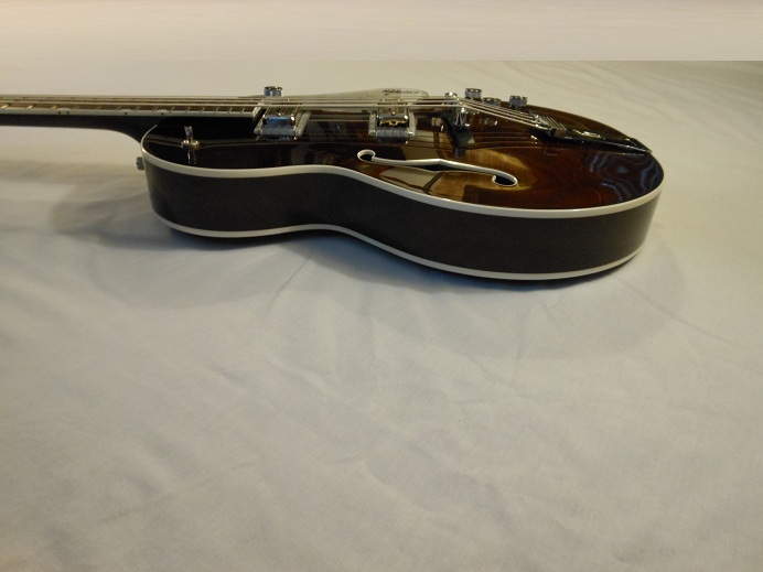 G6119B Broadkaster Bass Picture 11